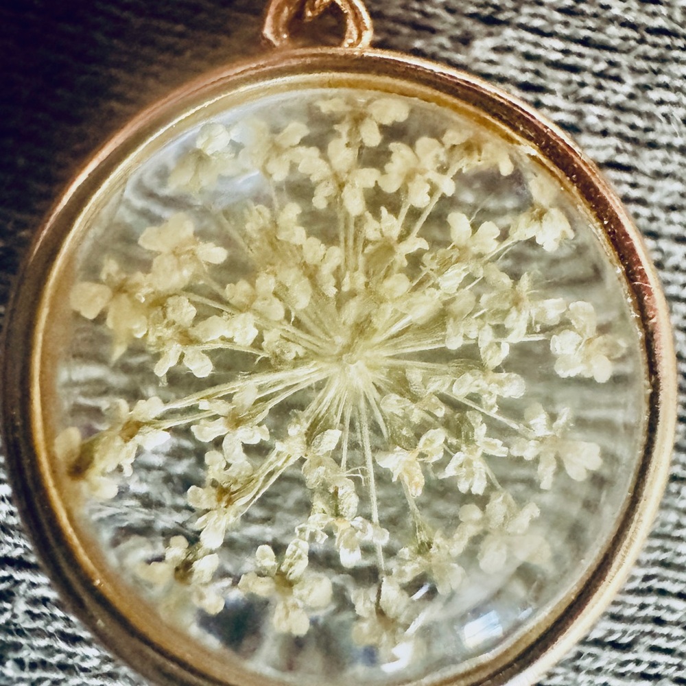 NWT- Maurice's  Style Makers Pressed Flower Necklace with 7 charm pieces. - Picture 11 of 12